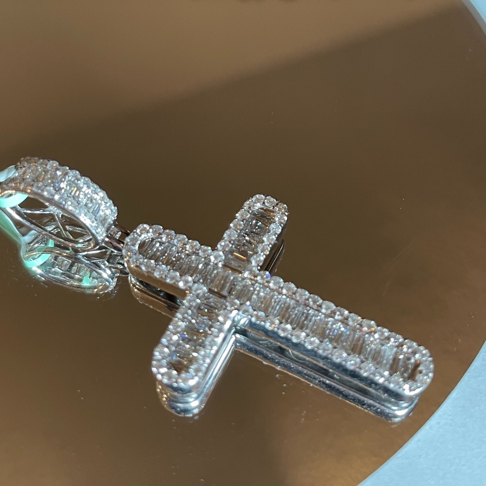 2.65 CT Natural Diamond 14 KT White Gold Cross